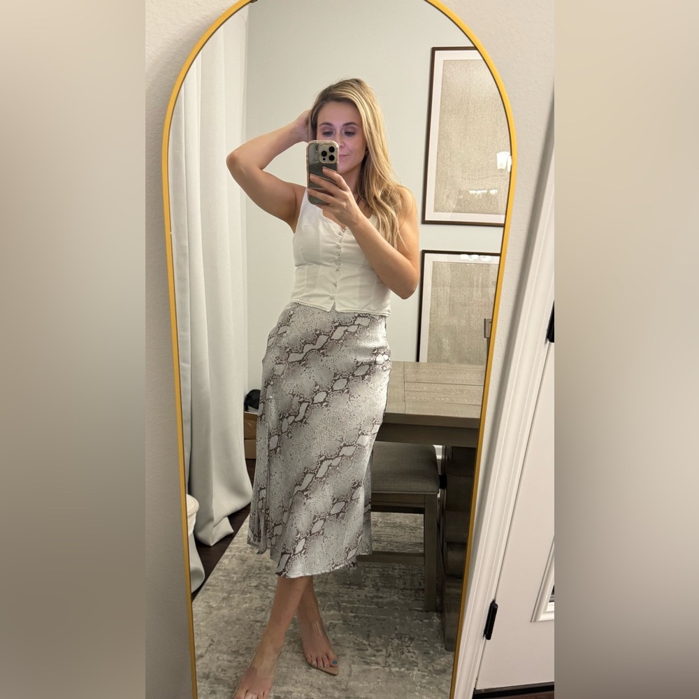 White Button-Up Tank Top - Picture 10 of 16